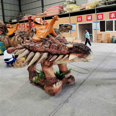 Giro elettrico sul modello Animatronic del motorino del Ankylosaurus del dinosauro animato di Rideable