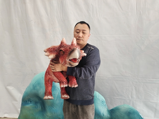 Burattino Animatronic del triceratopo del dinosauro del bambino del comando manuale da vendere