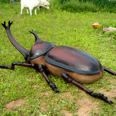 Un buon prezzo. Scultura di insetti Animatronic a prova di sole personalizzata con personalizzazione suono/movimento in linea